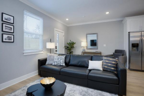 Modern Townhome, 10min to Downtown! 8min to Grand Ole Opry! Sleeps 8!